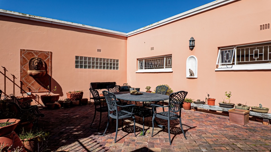 5 Bedroom Property for Sale in The Island Western Cape